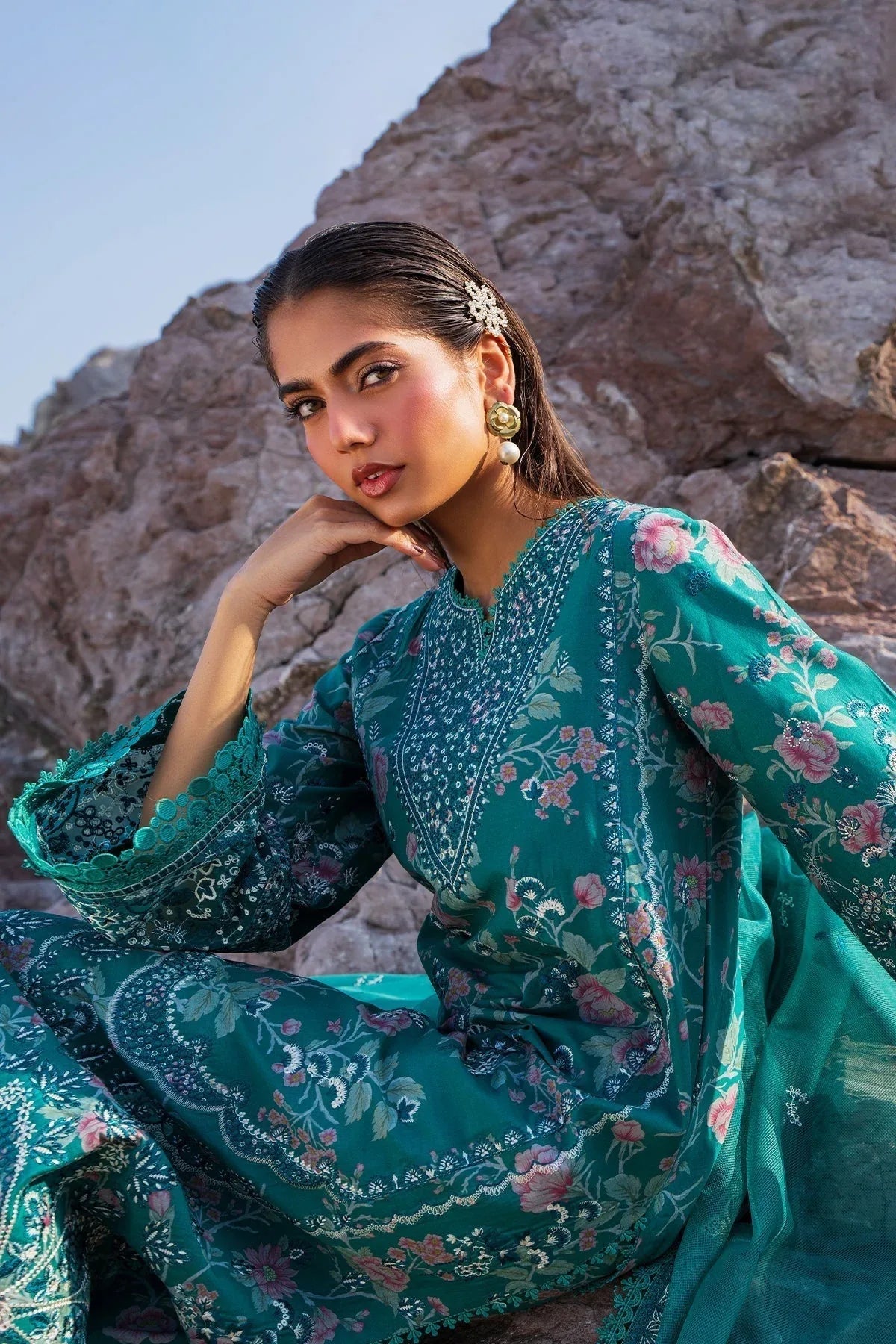 Afrozeh | Endless Summer | Plush - Rang-e-Khaas