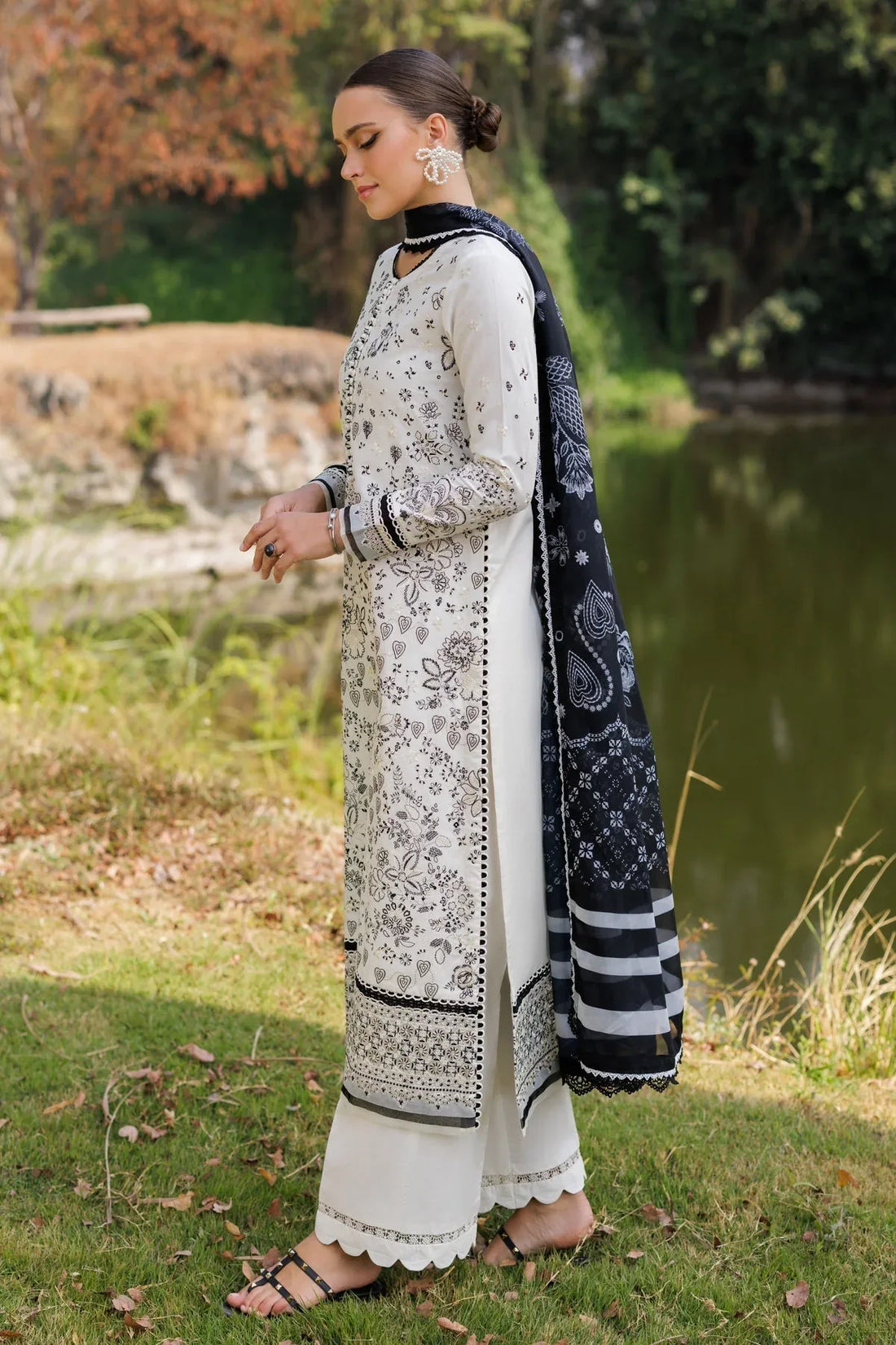 Xenia Formals | Luxury Lawn 25 | FIORELLA - Rang-e-Khaas