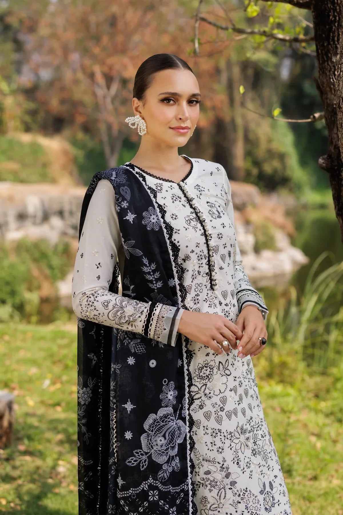 Xenia Formals | Luxury Lawn 25 | FIORELLA - Rang-e-Khaas