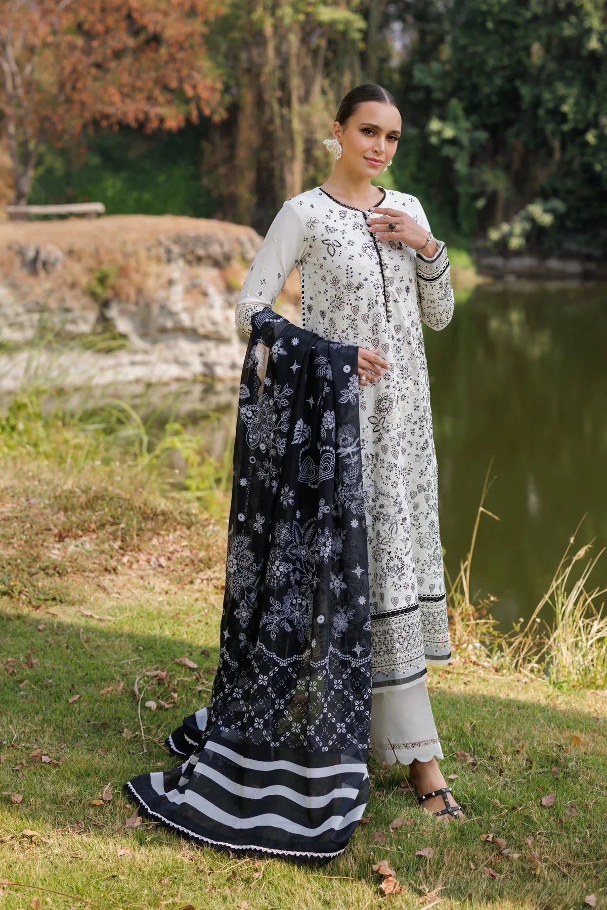 Xenia Formals | Luxury Lawn 25 | FIORELLA - Rang-e-Khaas