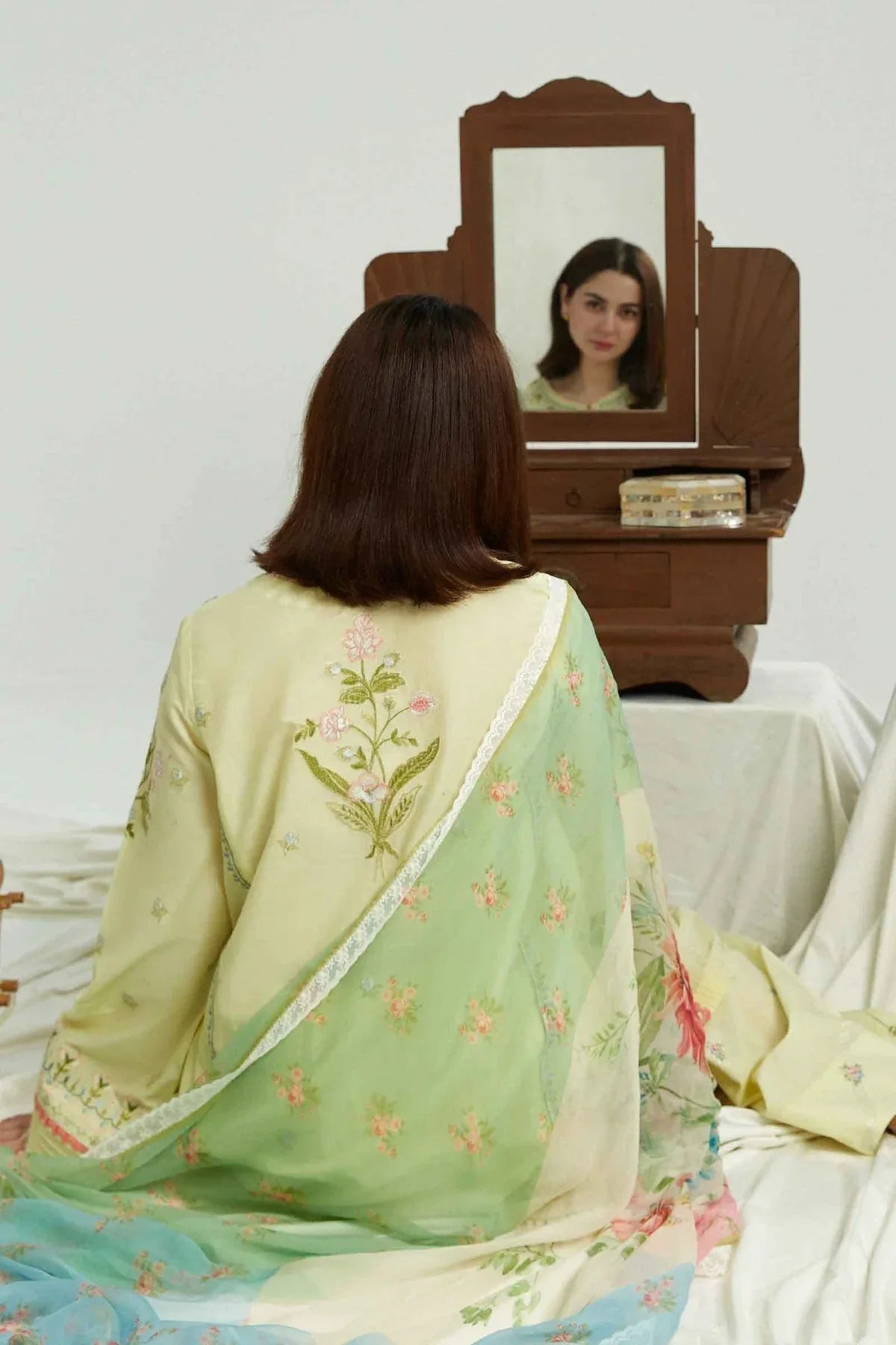 ZARA SHAHJAHAN-ZCE23-6B-COCO LAWN VOLUME ll 2023 - Rang-e-Khaas