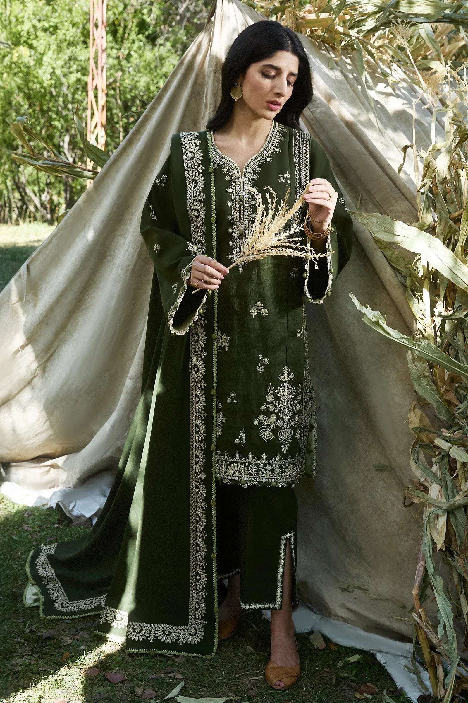 Zaha | Winter 2024 |  SABAAZ (ZW24-01) - Rang-e-Khaas