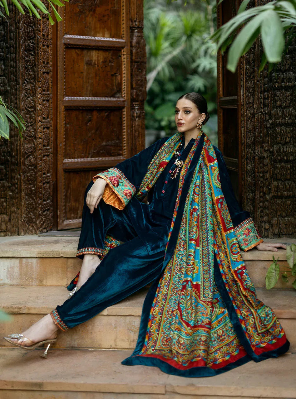 Zainab Chottani | Makhmal Luxe Pret | Avizeh - Rang-e-Khaas