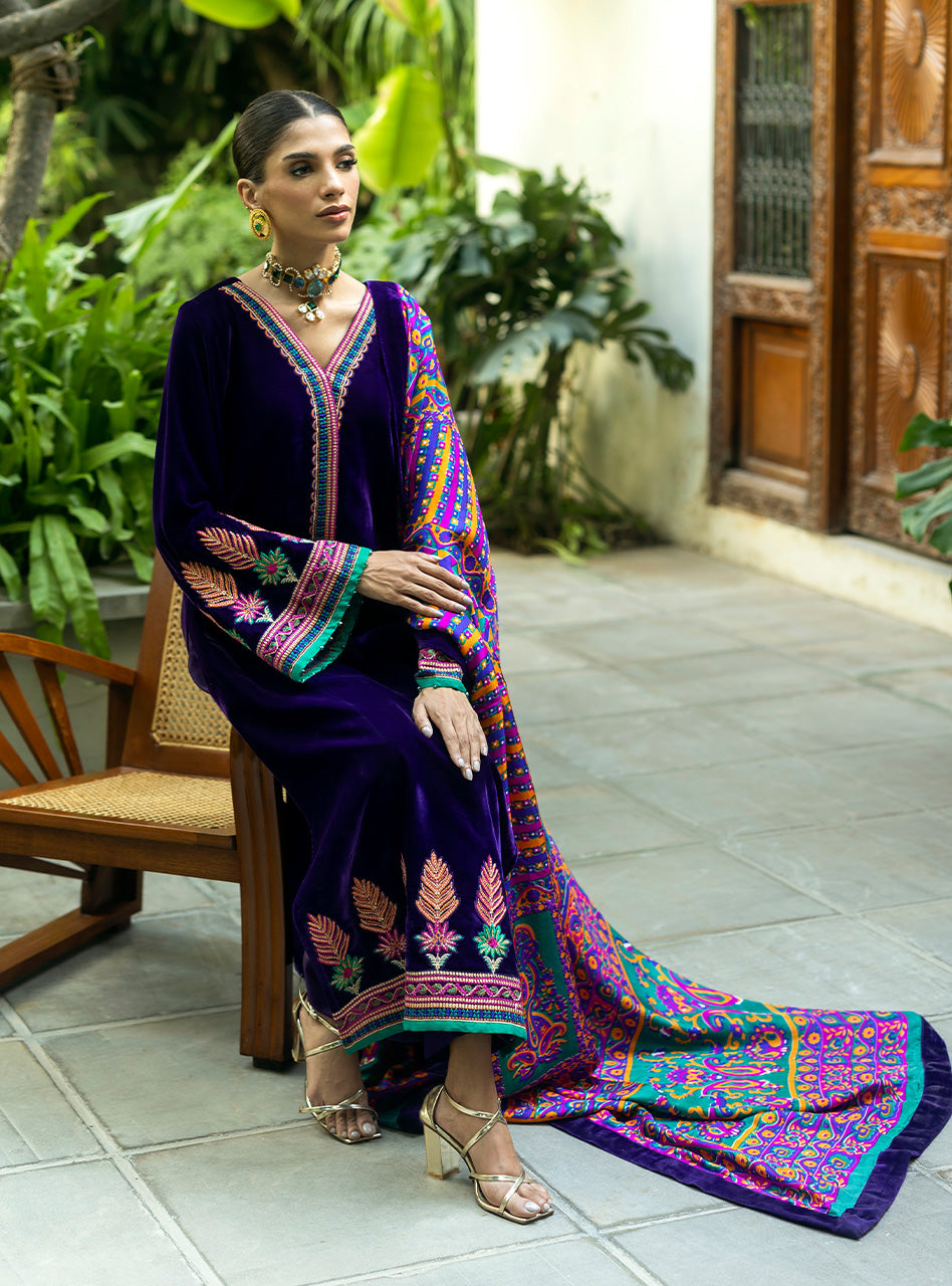 Zainab Chottani | Makhmal Luxe Pret | Rangin