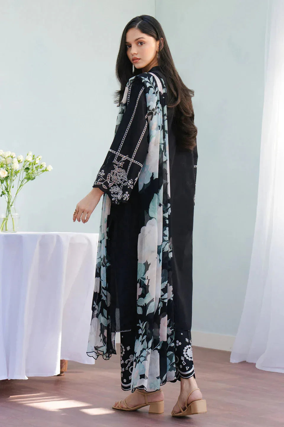 Zara Shahjahan | Coco Lawn 25 | ECLAT-7B - Rang-e-Khaas