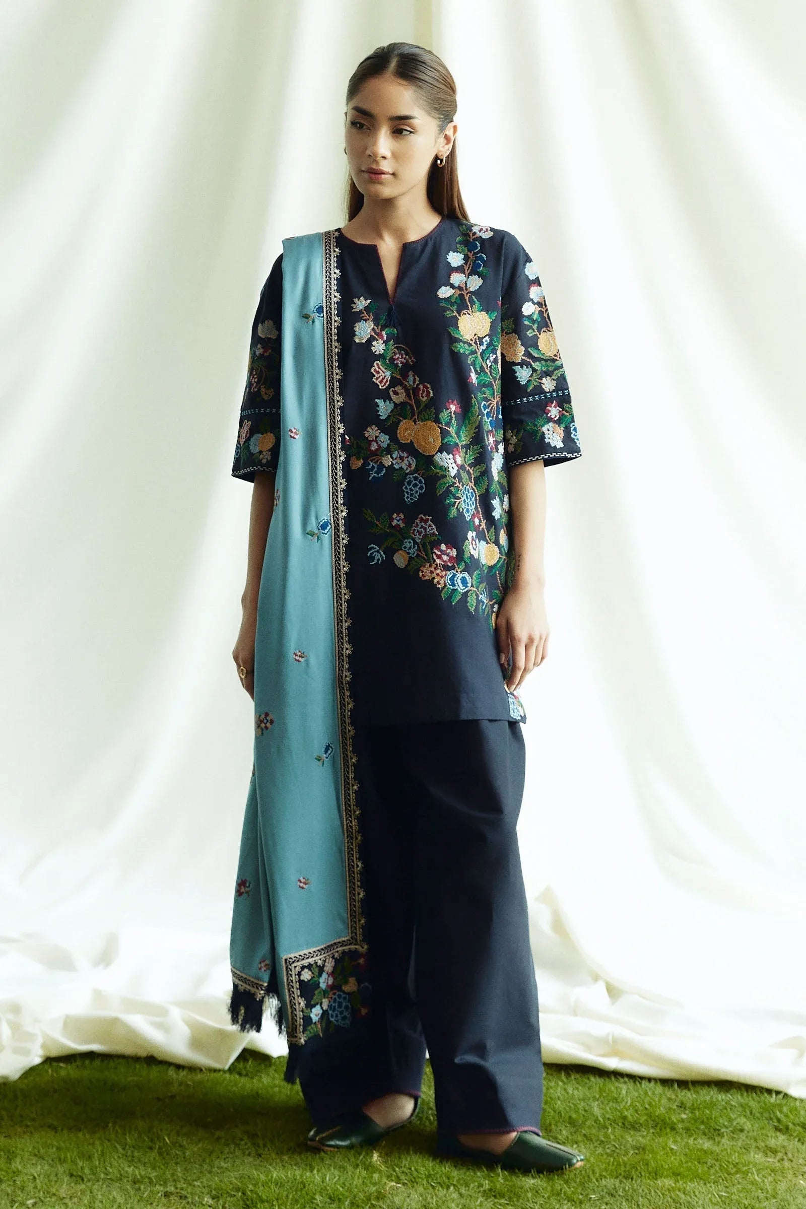 Zara Shahjahan | Coco Winter 24 | Onyx-7B - Rang-e-Khaas