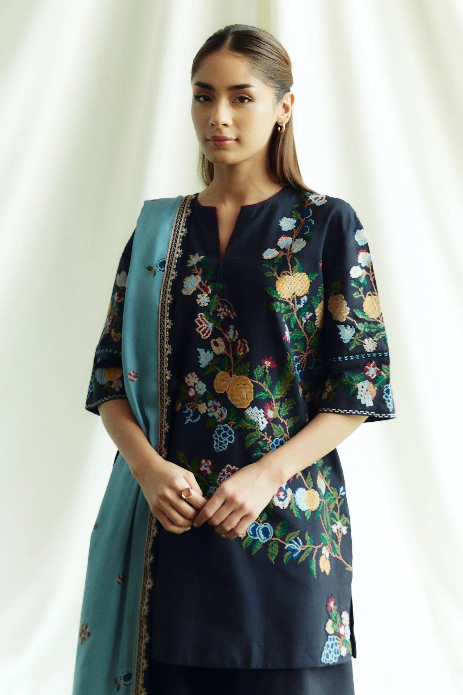 Zara Shahjahan | Coco Winter 24 | Onyx-7B - Rang-e-Khaas