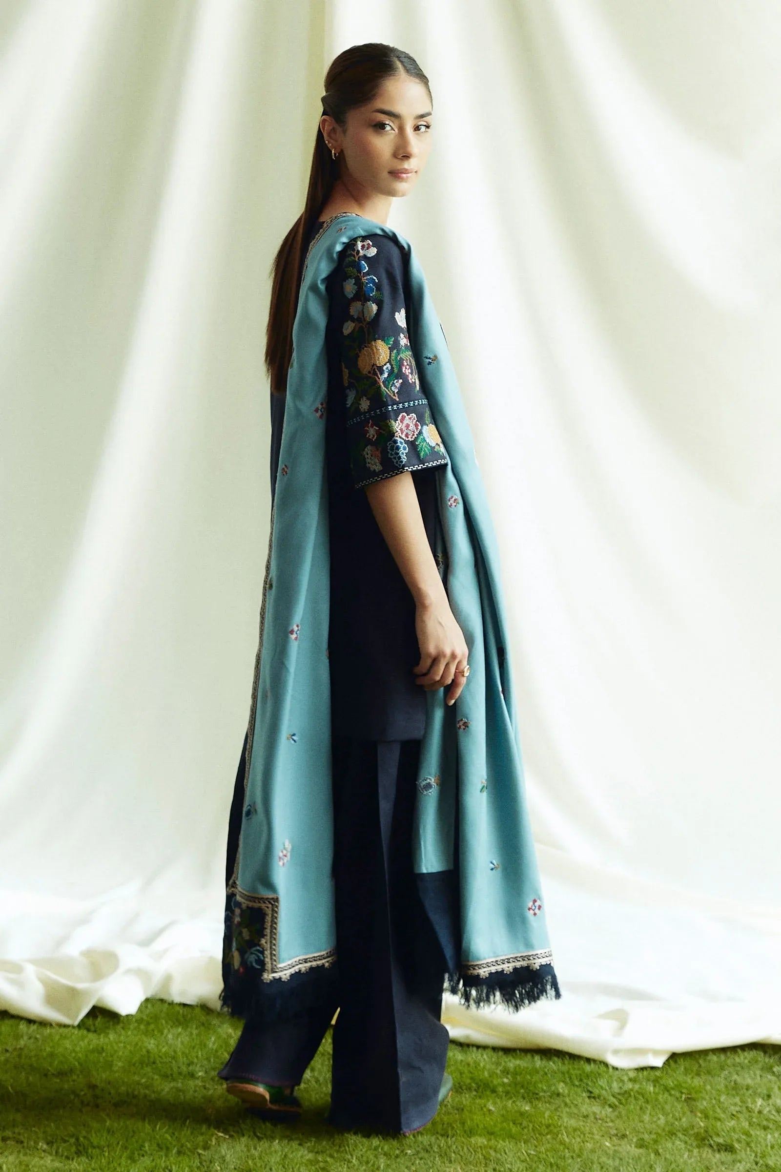Zara Shahjahan | Coco Winter 24 | Onyx-7B - Rang-e-Khaas