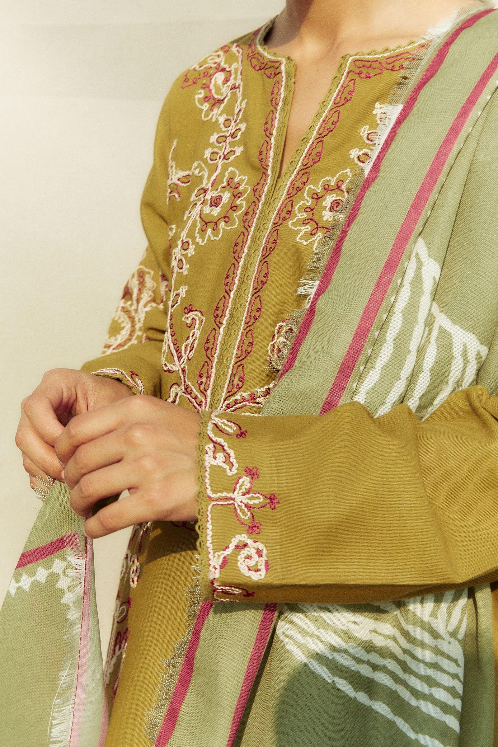 Zara Shahjahan | Coco Winter 24 | Peridot-5A - Rang-e-Khaas