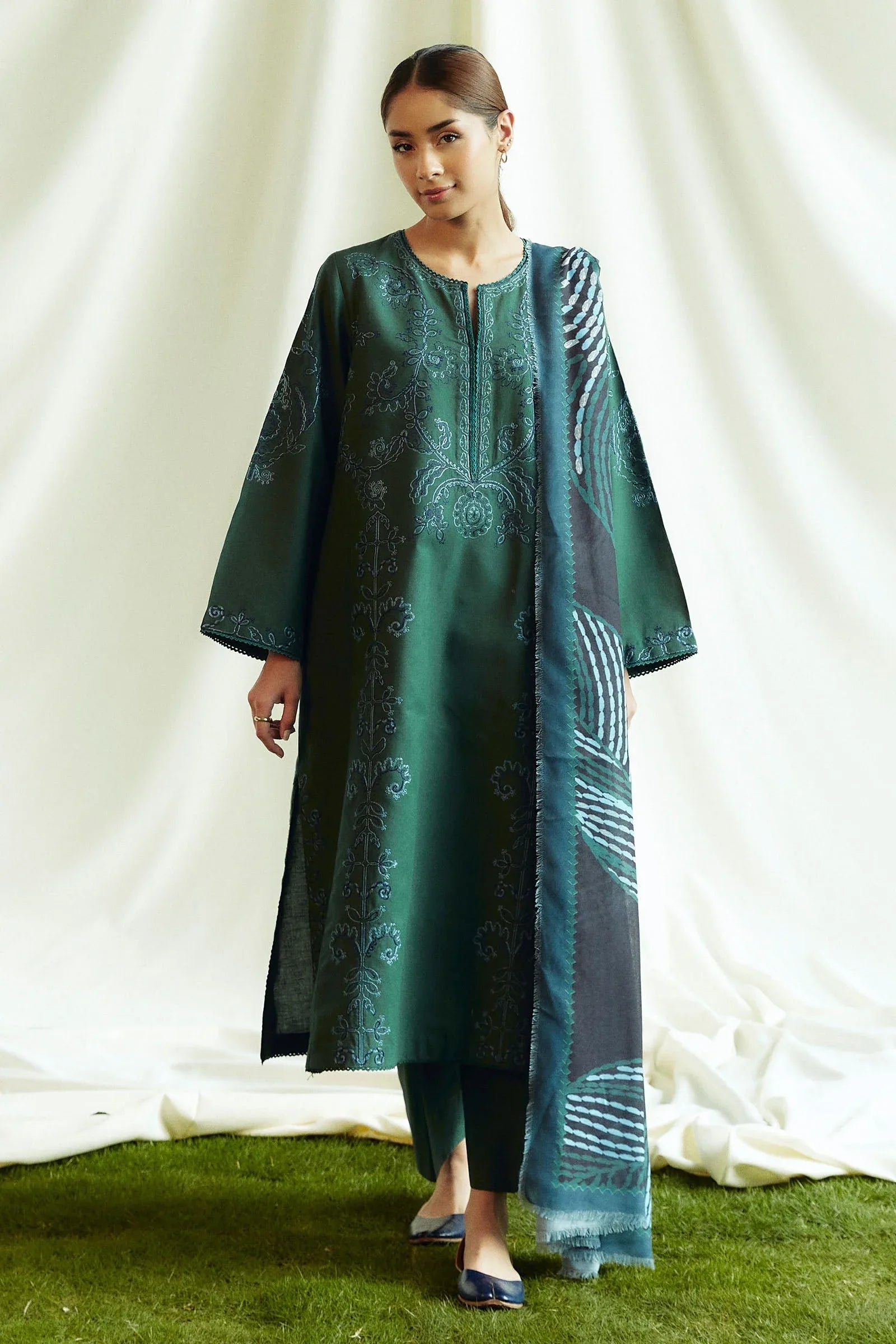 Zara Shahjahan | Coco Winter 24 | Peridot-5B - Rang-e-Khaas