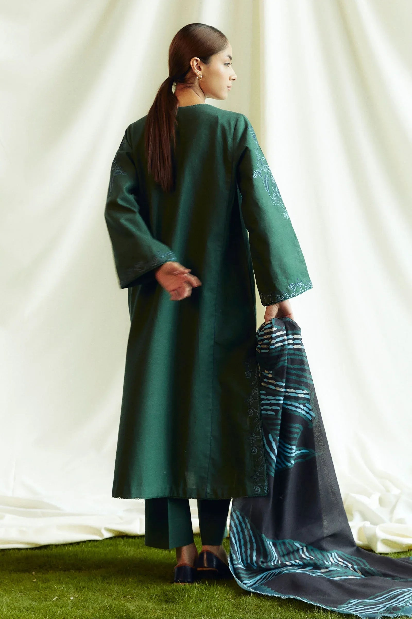 Zara Shahjahan | Coco Winter 24 | Peridot-5B - Rang-e-Khaas