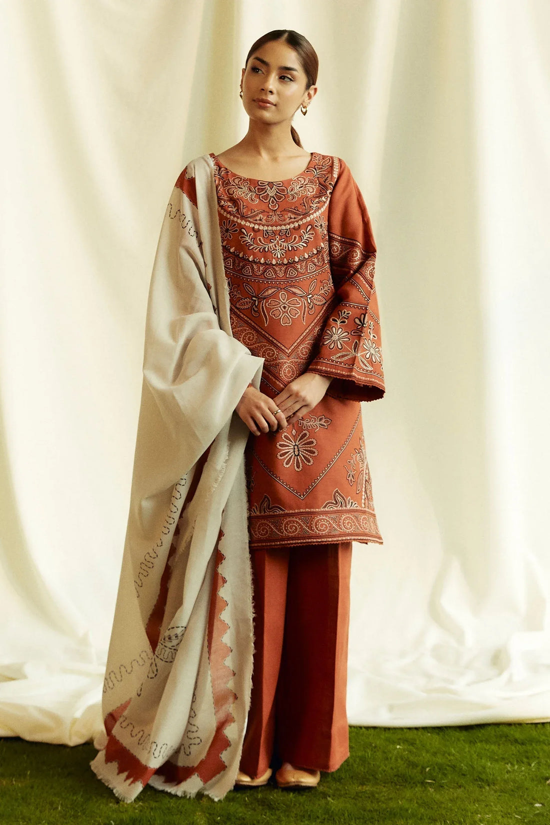 Zara Shahjahan | Coco Winter 24 | Topaz-4B - Rang-e-Khaas