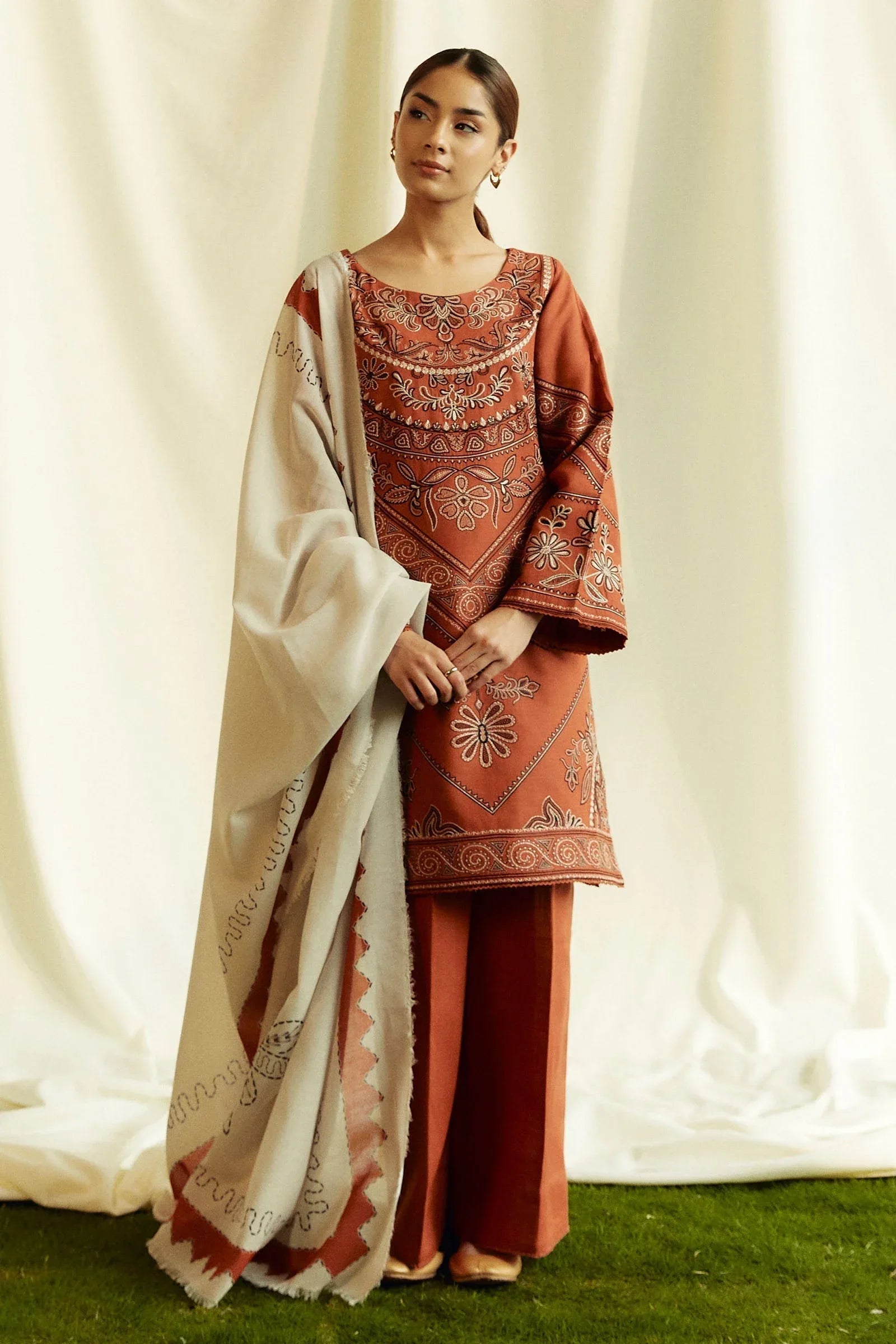 Zara Shahjahan | Coco Winter 24 | Topaz-4B - Rang-e-Khaas