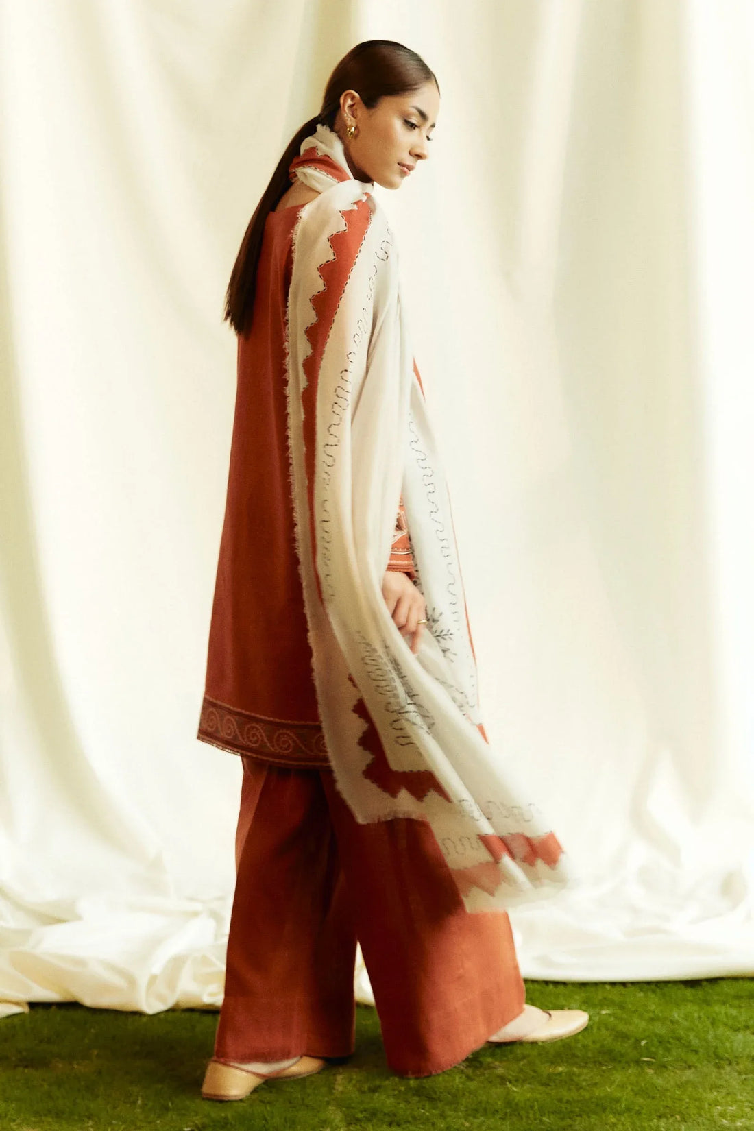 Zara Shahjahan | Coco Winter 24 | Topaz-4B - Rang-e-Khaas
