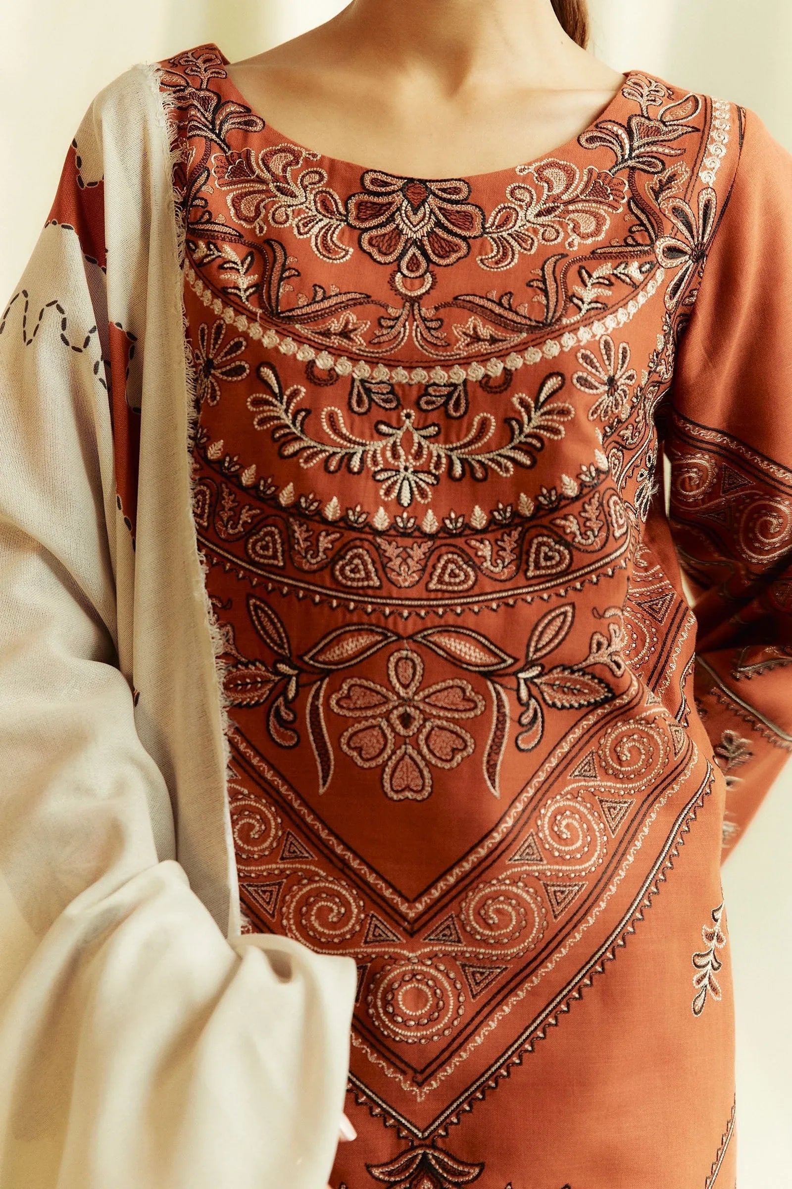 Zara Shahjahan | Coco Winter 24 | Topaz-4B - Rang-e-Khaas