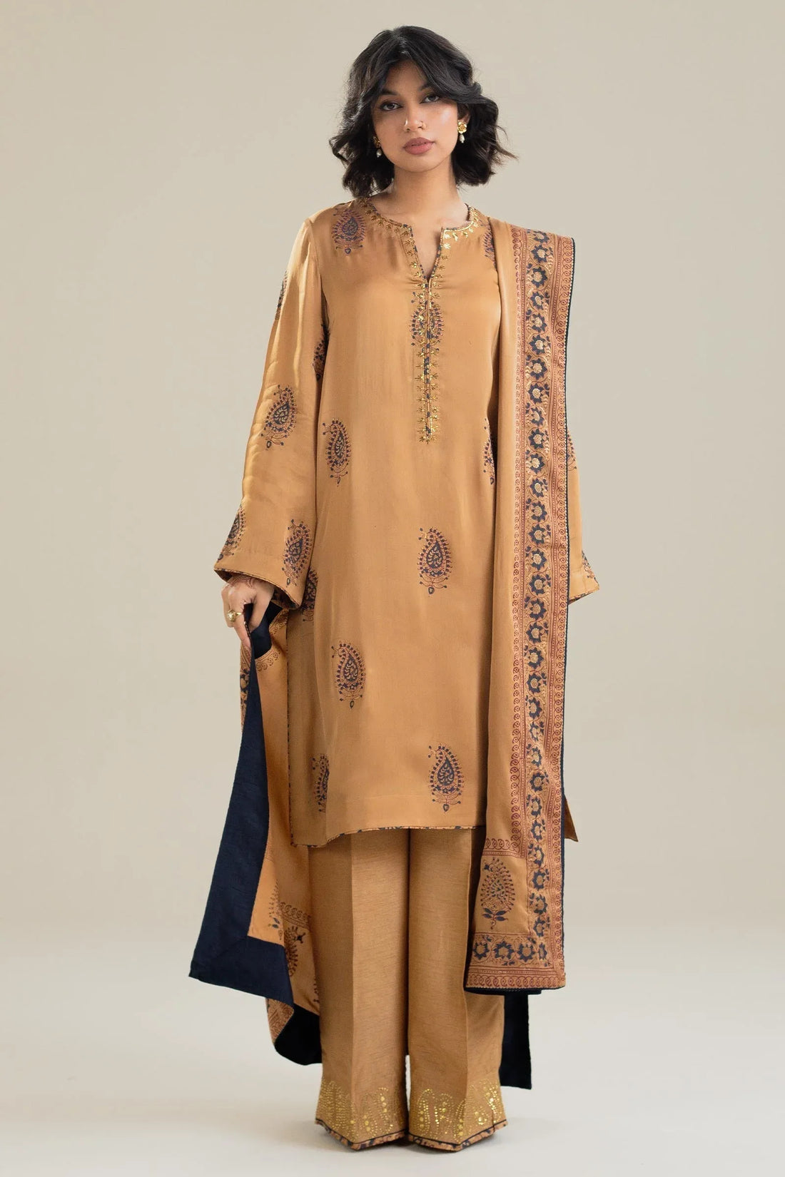 Zara Shahjahan | Handcrafted Suits | ZHC-043 - Rang-e-Khaas