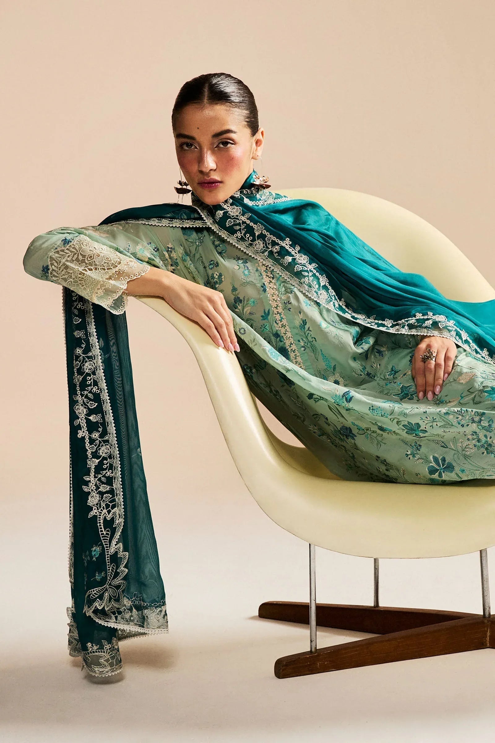 Zara Shahjahan | Satori 25 | Nozomi-2B - Rang-e-Khaas