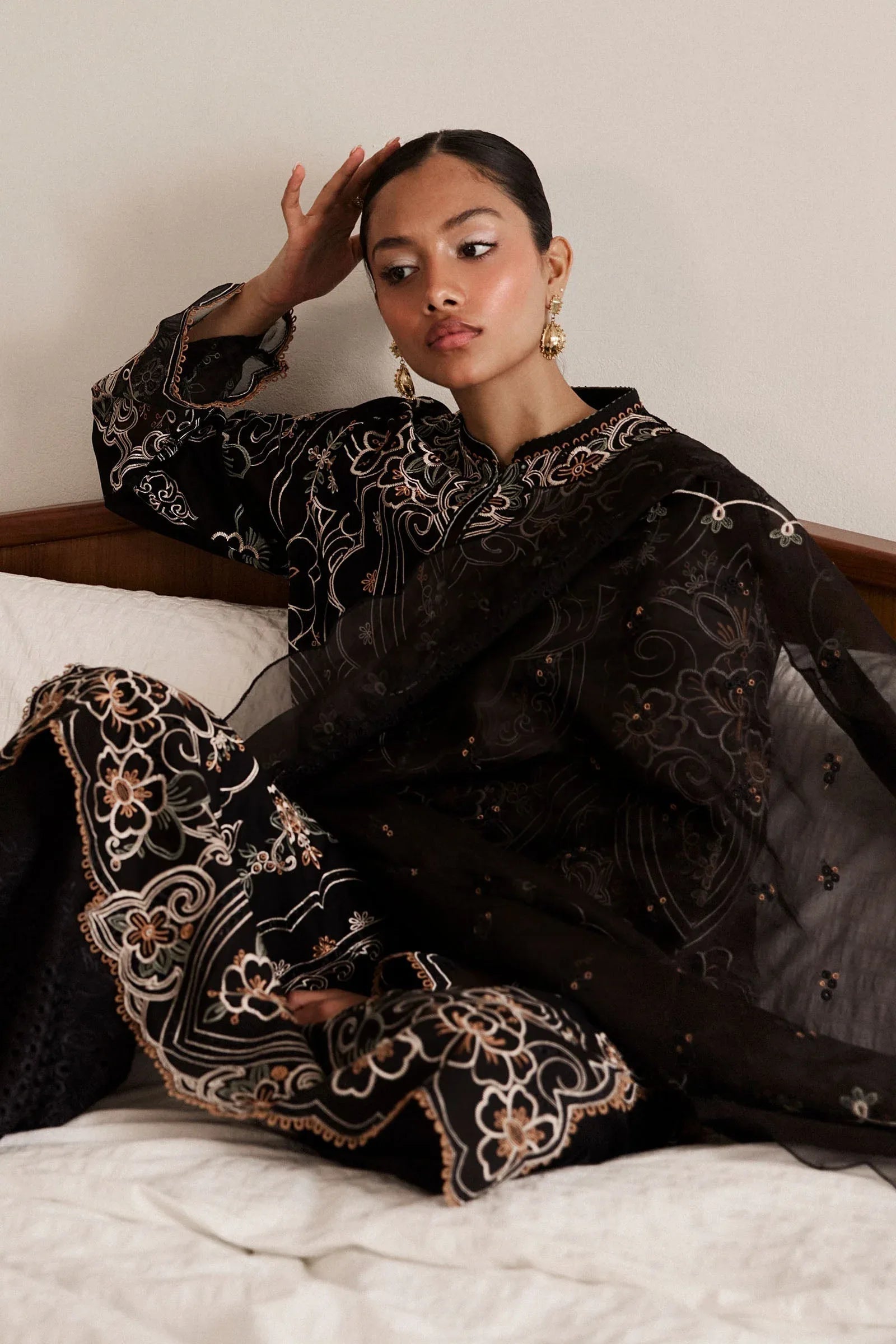 Zara Shahjahan | Satori 25 | Shizumi-4A - Rang-e-Khaas