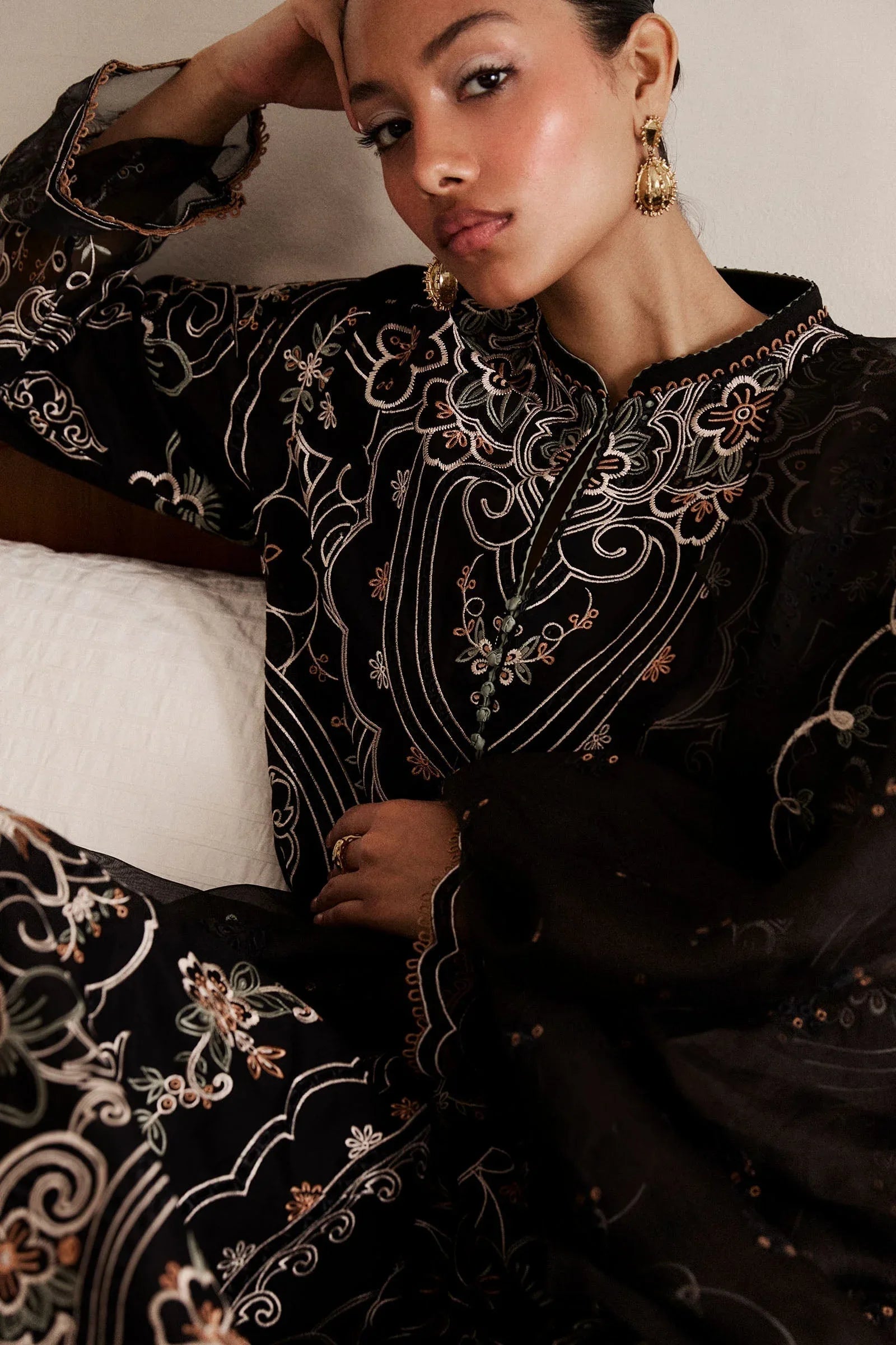 Zara Shahjahan | Satori 25 | Shizumi-4A - Rang-e-Khaas
