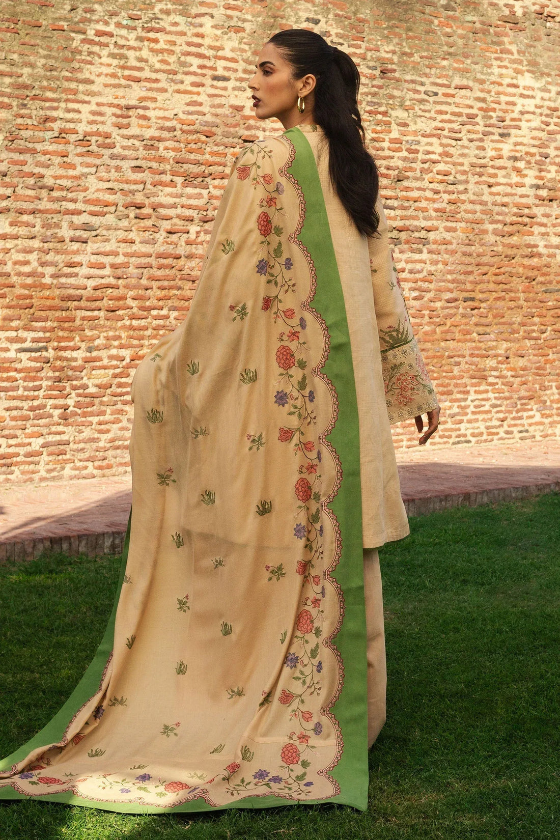 Zara Shahjahan | Winter 24 |  NEGAH-D3 - Rang-e-Khaas