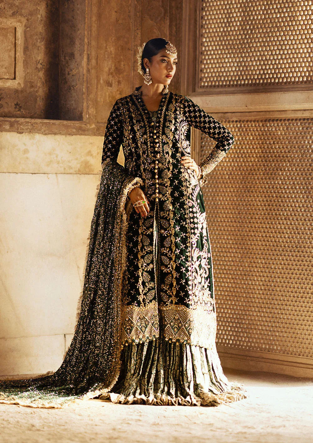 Aik Atelier | Dastoor Velvet 24 | DASTOOR - LOOK 02 - Rang-e-Khaas