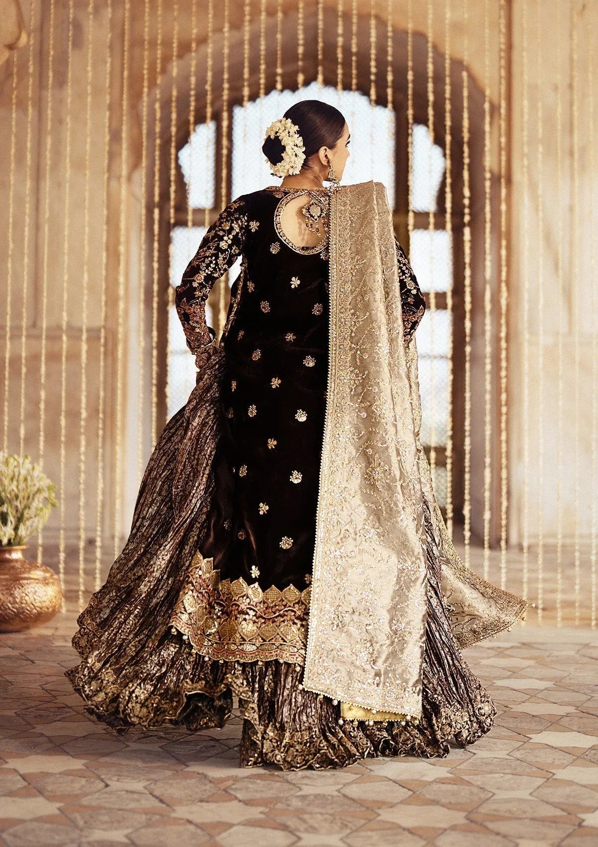 Aik Atelier | Dastoor Velvet 24 | DASTOOR - LOOK 09 - Rang-e-Khaas