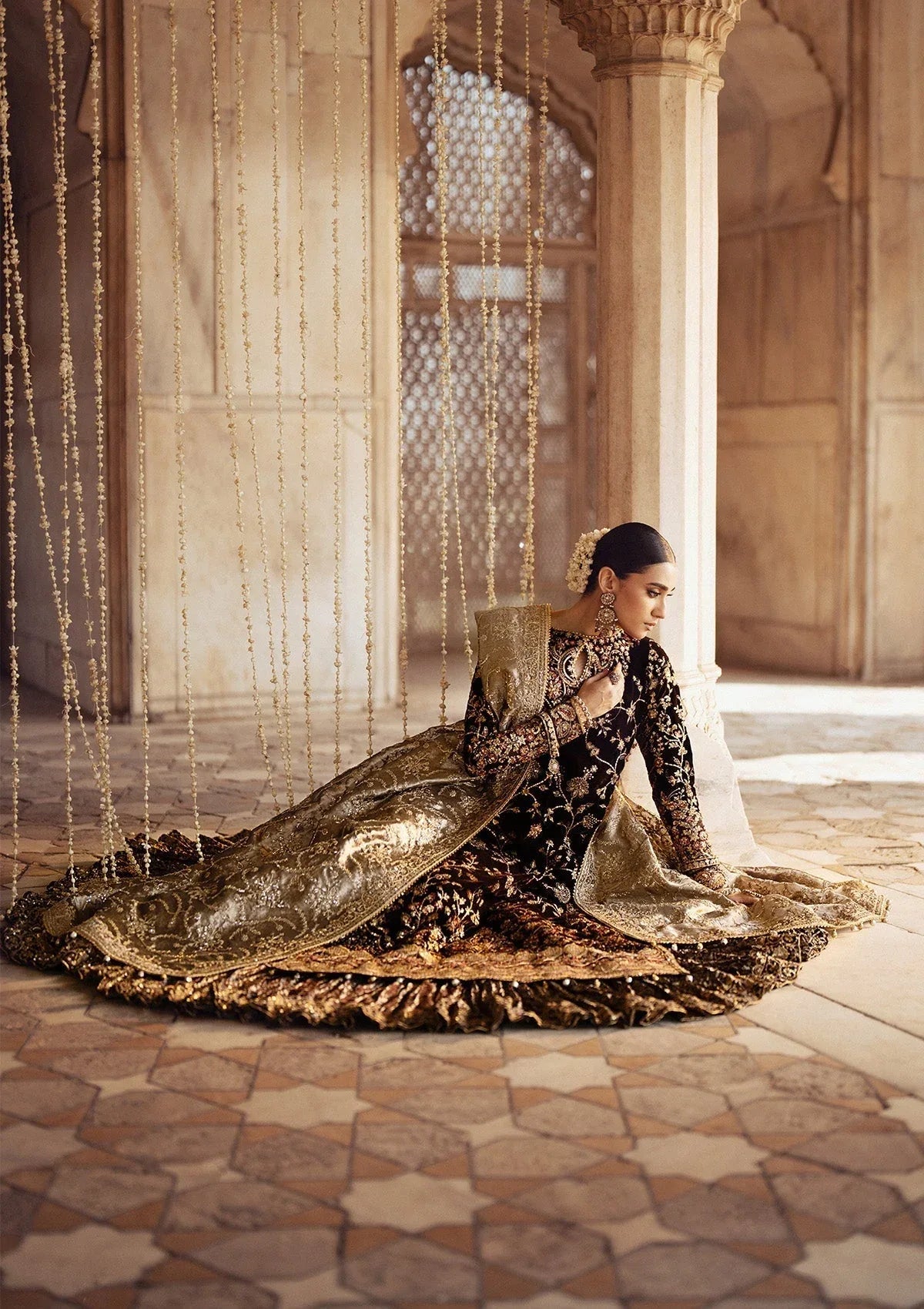 Aik Atelier | Dastoor Velvet 24 | DASTOOR - LOOK 09 - Rang-e-Khaas