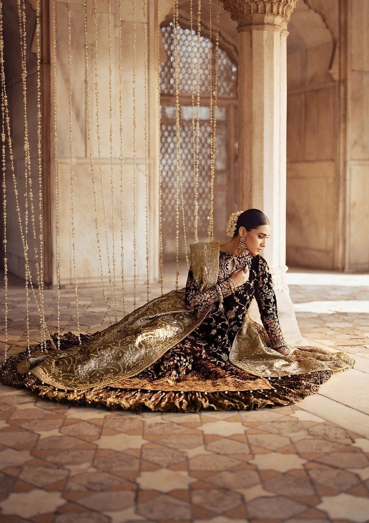 Aik Atelier | Dastoor Velvet 24 | DASTOOR - LOOK 09 - Rang-e-Khaas