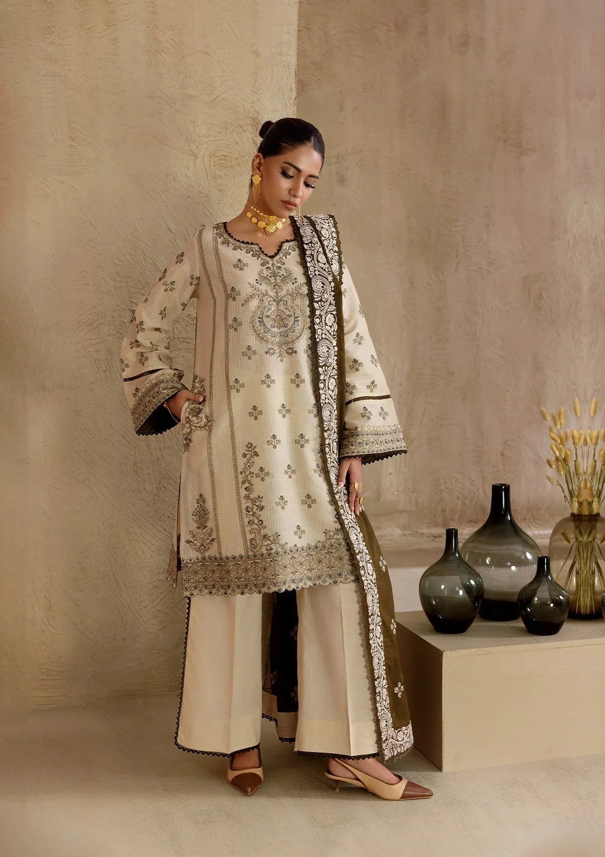 Aik Atelier | RTW 25 | LOOK 02 - Rang-e-Khaas