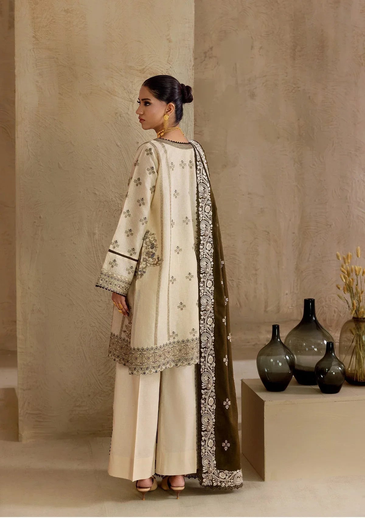 Aik Atelier | RTW 25 | LOOK 02 - Rang-e-Khaas