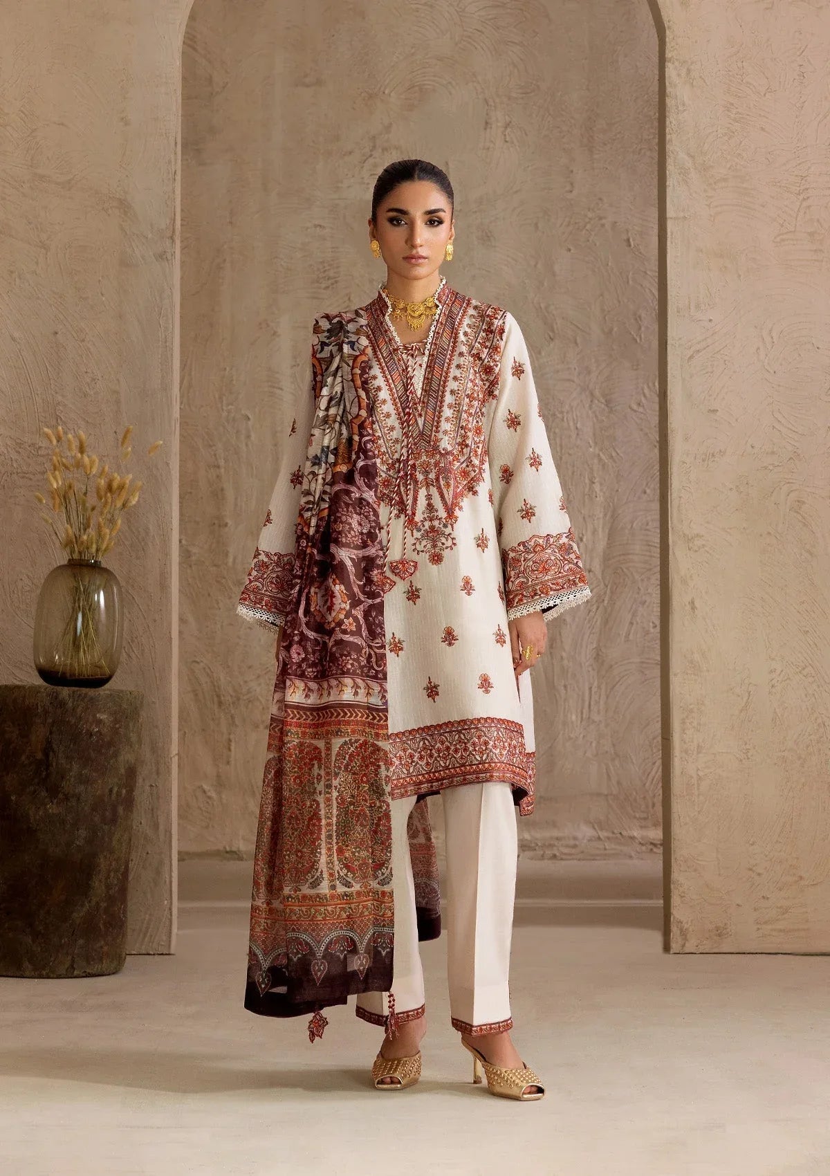 Aik Atelier | RTW 25 | LOOK 04 - Rang-e-Khaas