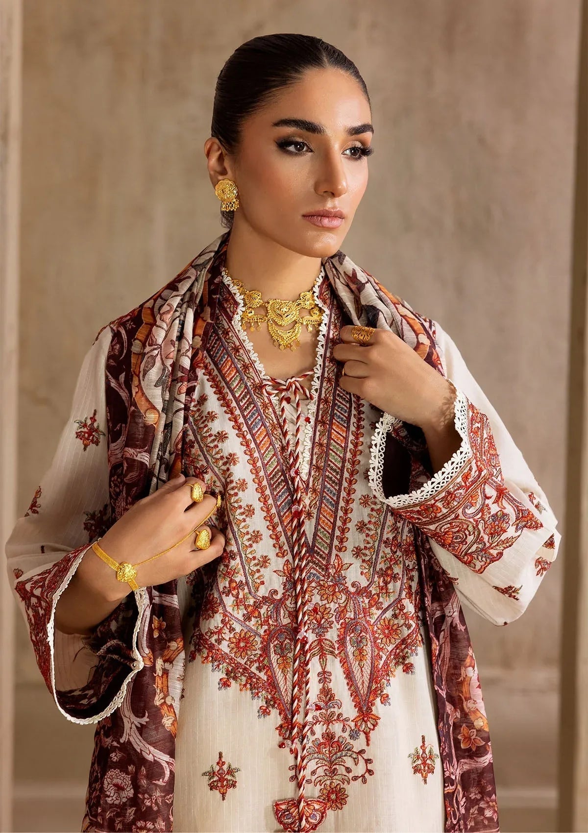 Aik Atelier | RTW 25 | LOOK 04 - Rang-e-Khaas
