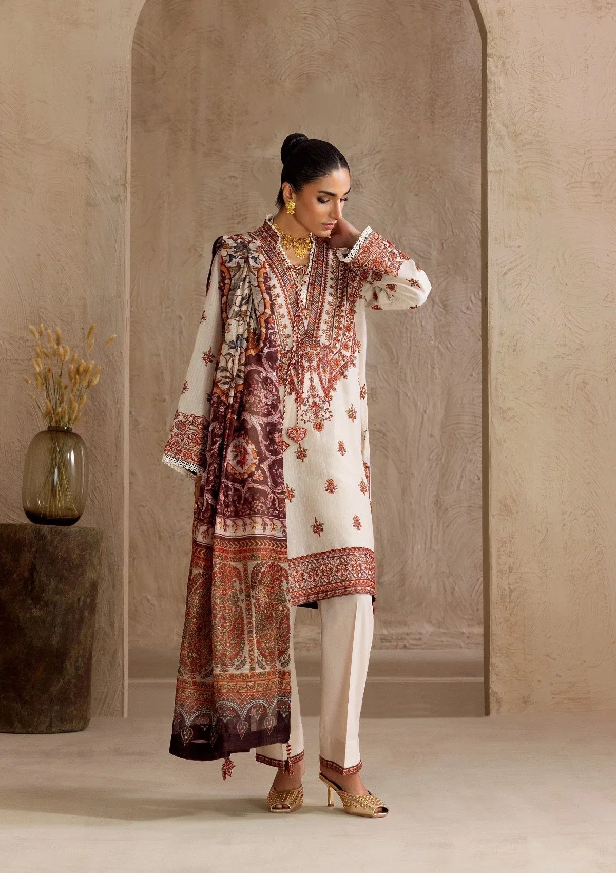 Aik Atelier | RTW 25 | LOOK 04 - Rang-e-Khaas