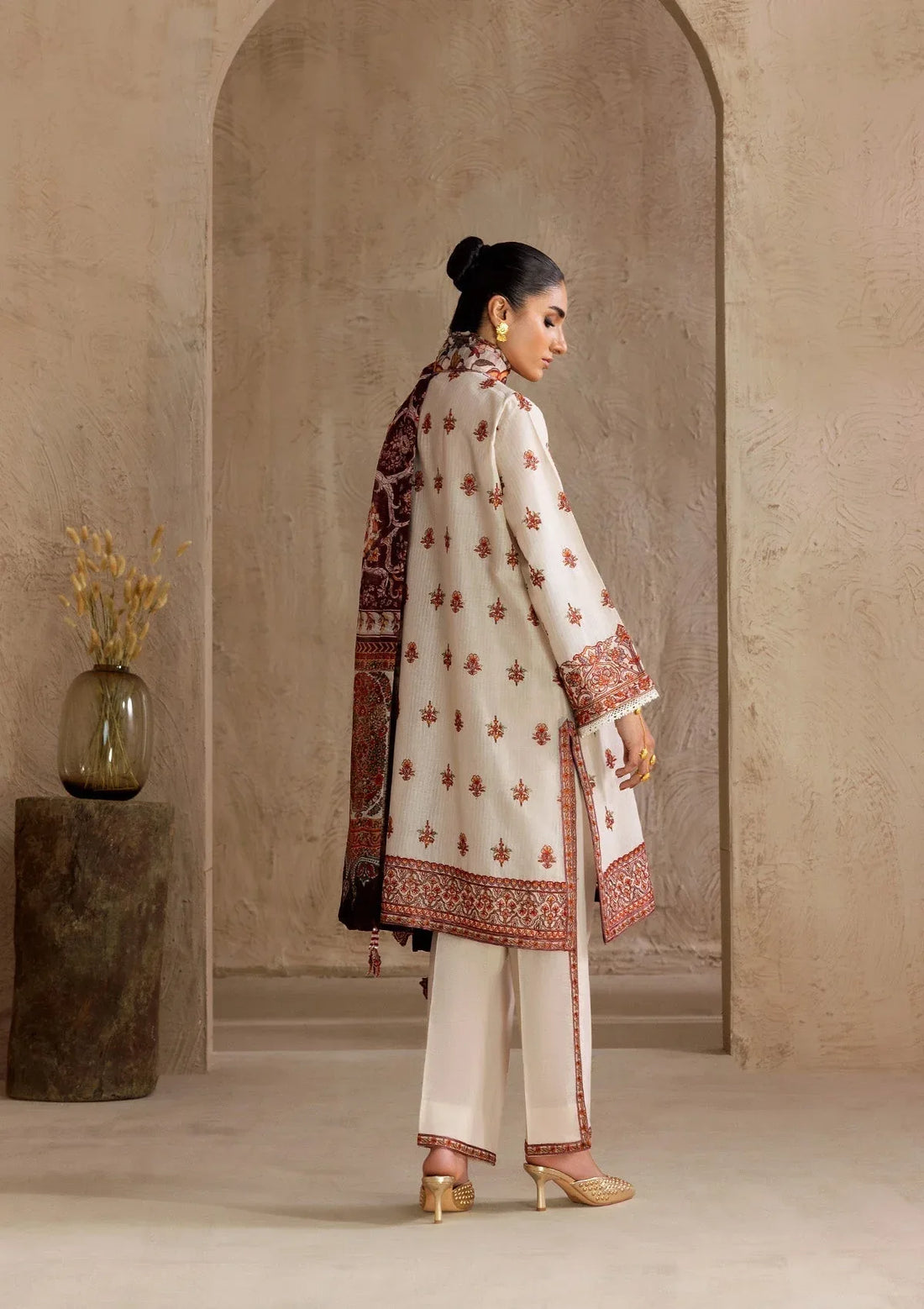 Aik Atelier | RTW 25 | LOOK 04 - Rang-e-Khaas