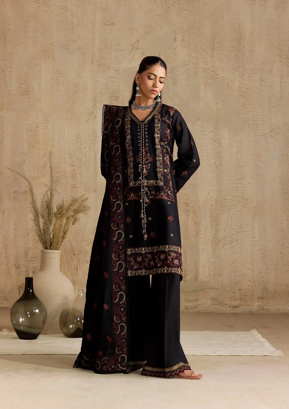 Aik Atelier | RTW 25 |  LOOK 06 - Rang-e-Khaas