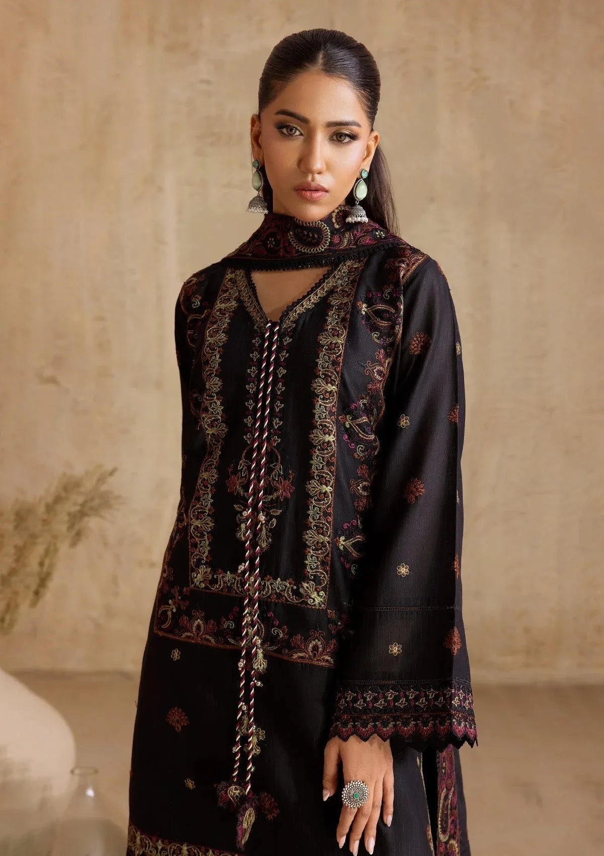 Aik Atelier | RTW 25 |  LOOK 06 - Rang-e-Khaas