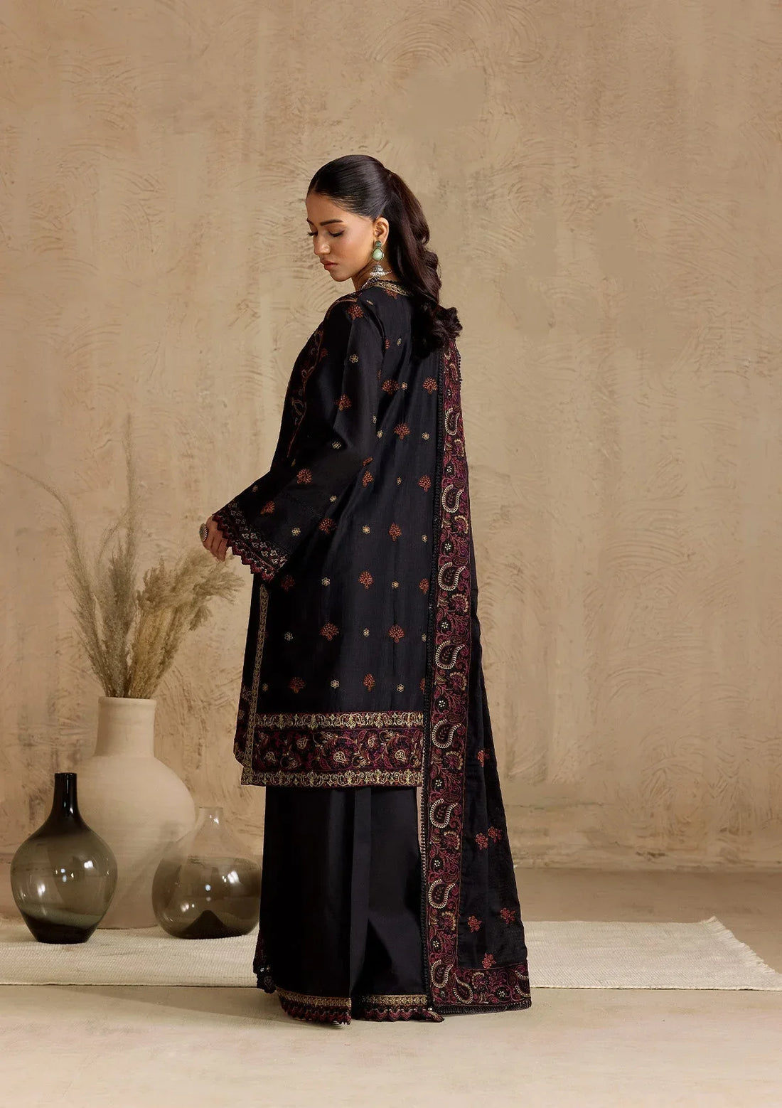 Aik Atelier | RTW 25 |  LOOK 06 - Rang-e-Khaas