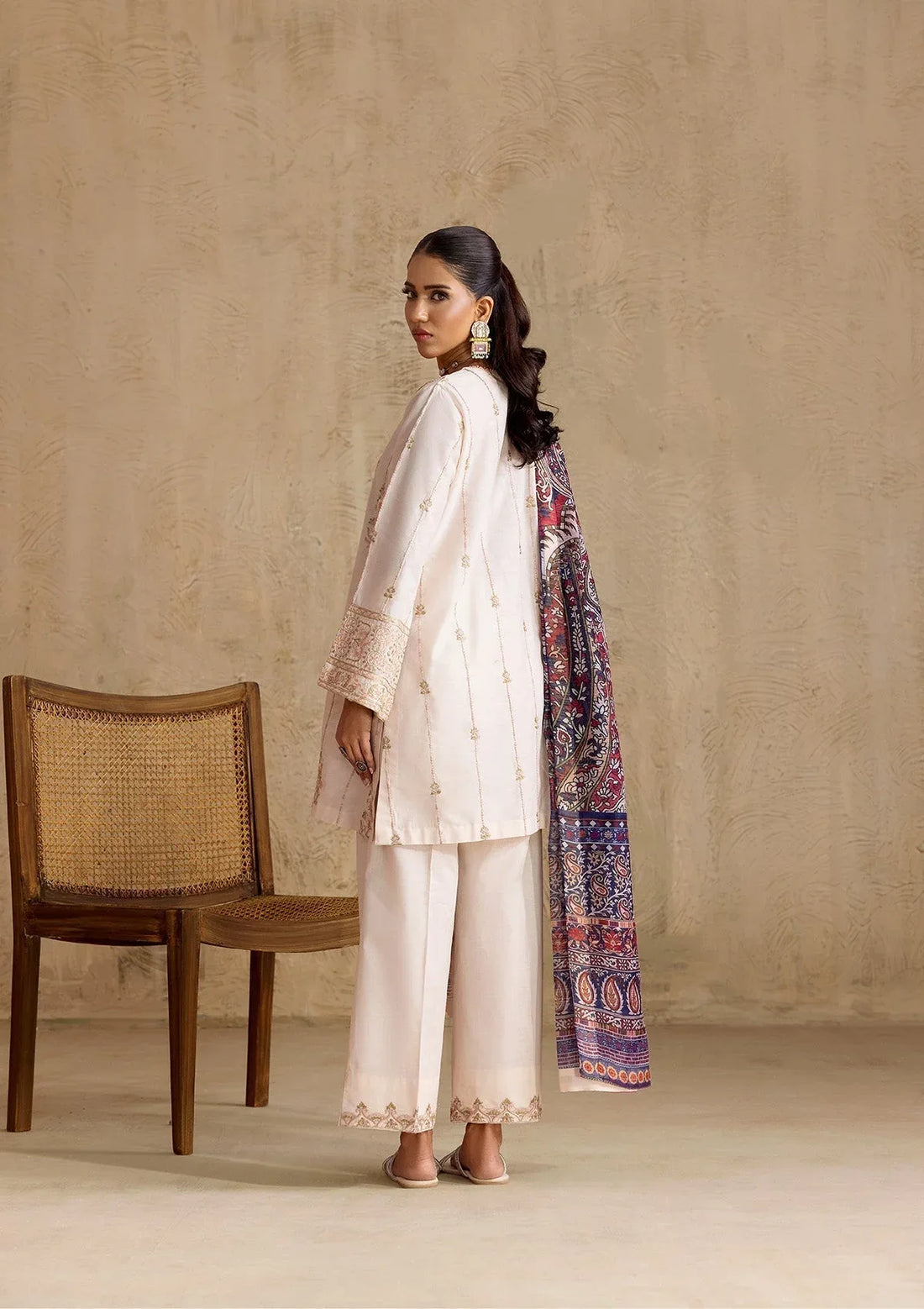 Aik Atelier | RTW 25 | LOOK 09 - Rang-e-Khaas
