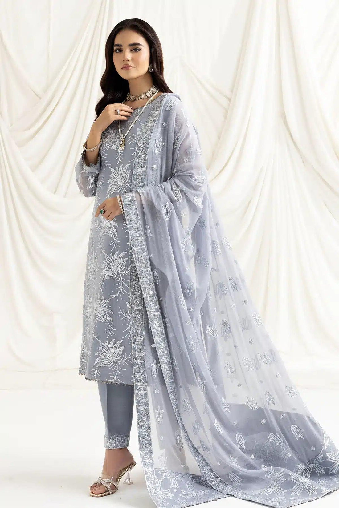 Alizeh | Dua Formals 23 | DUA-V02D05B-ELNAZ(GREY) - Rang-e-Khaas