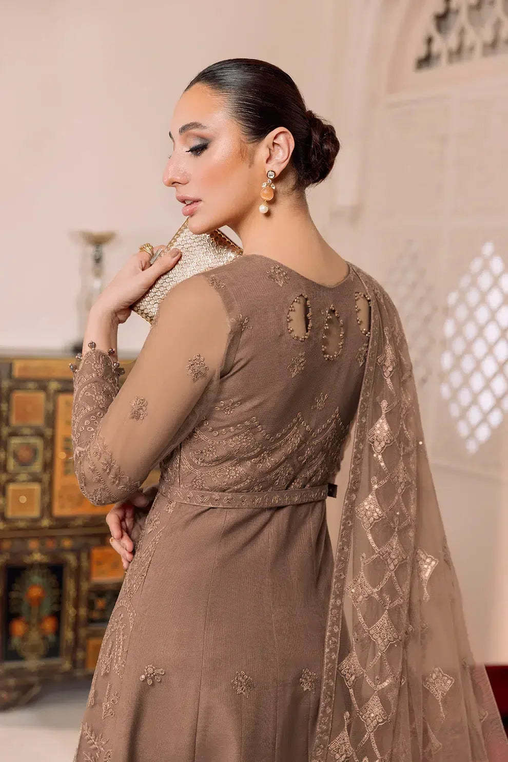 Alizeh | Dua Formals 23 | DUA-V01D05B- RYAN ( BEIGE ) - Rang-e-Khaas