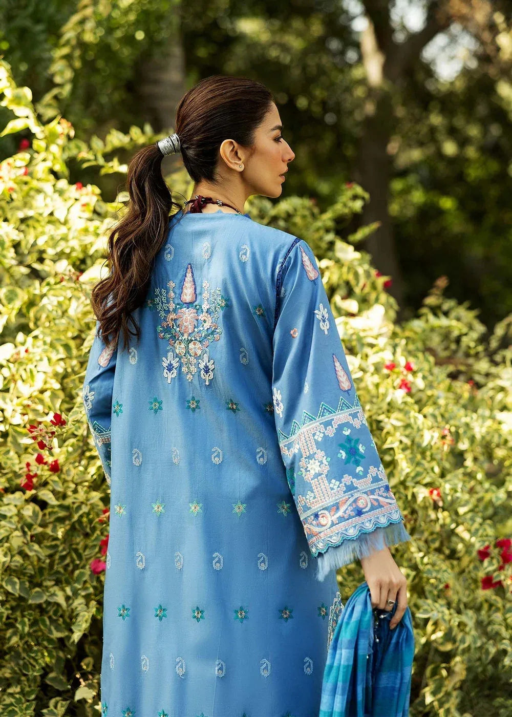 Sadaf Fawad Khan | Siraa Lawn 25 | WISTERIA - A - Rang-e-Khaas