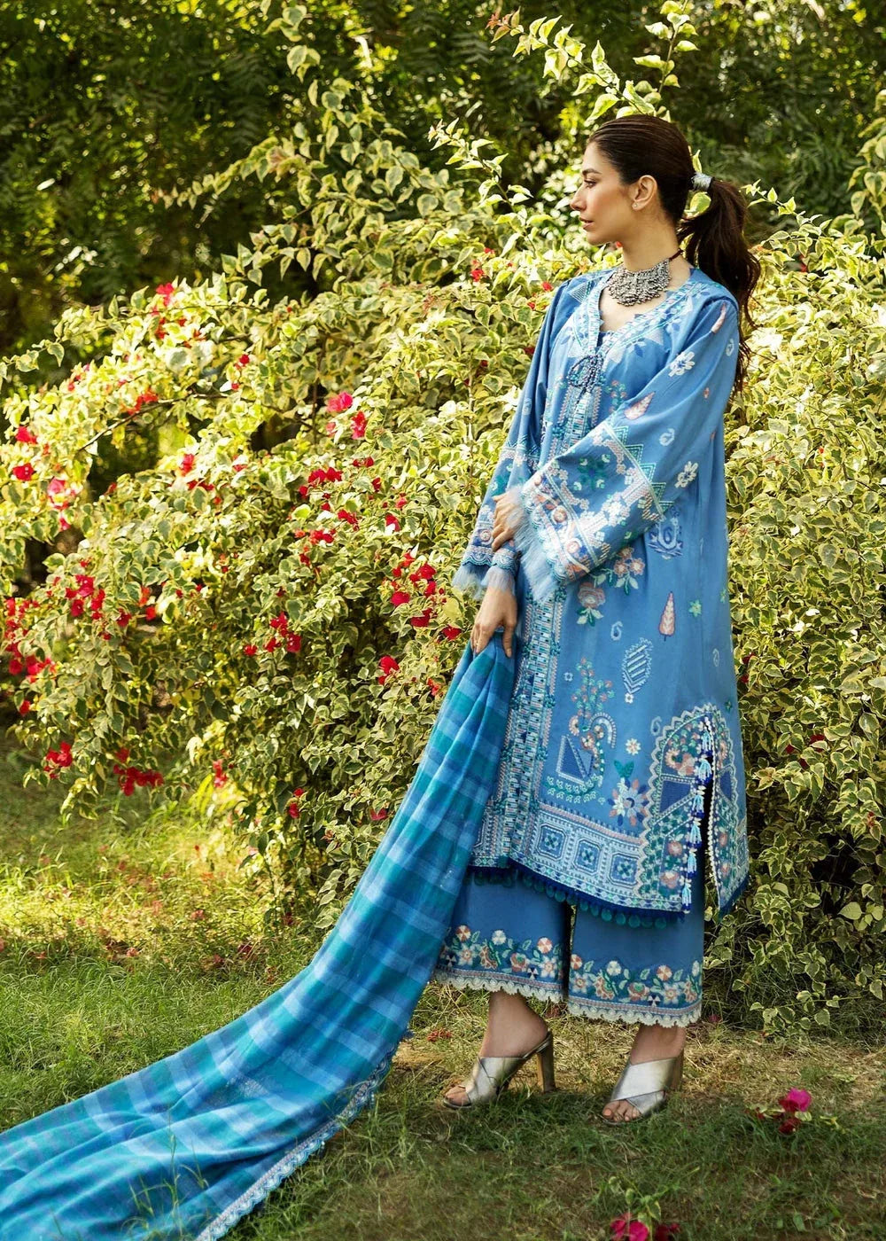 Sadaf Fawad Khan | Siraa Lawn 25 | WISTERIA - A - Rang-e-Khaas