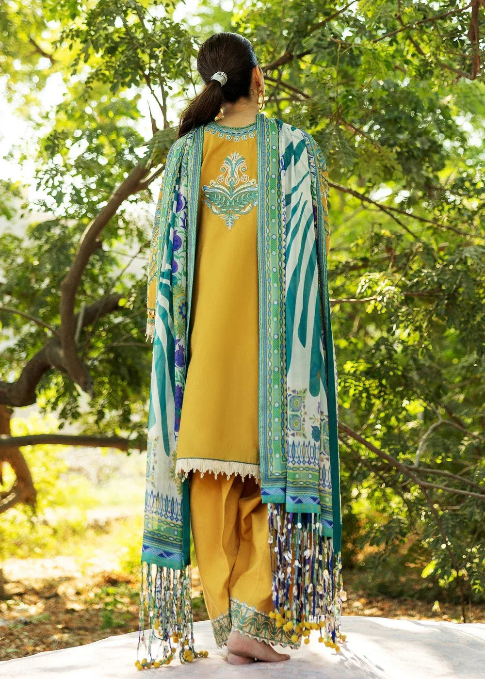 Sadaf Fawad Khan | Siraa Lawn 25 | LIANA - B - Rang-e-Khaas