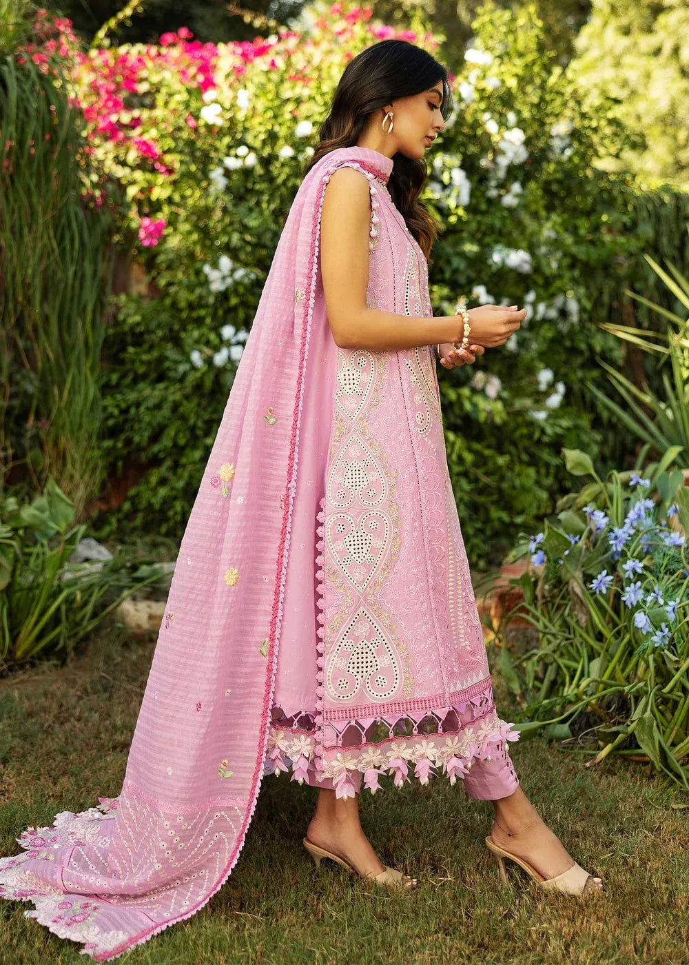 Sadaf Fawad Khan | Siraa Lawn 25 | FRENCH HEARTS - B - Rang-e-Khaas