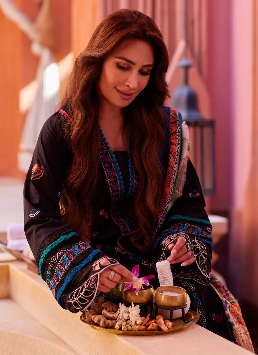 Farah Talib Aziz | Suay Lawn 24 | ILARIA BLACK - Rang-e-Khaas