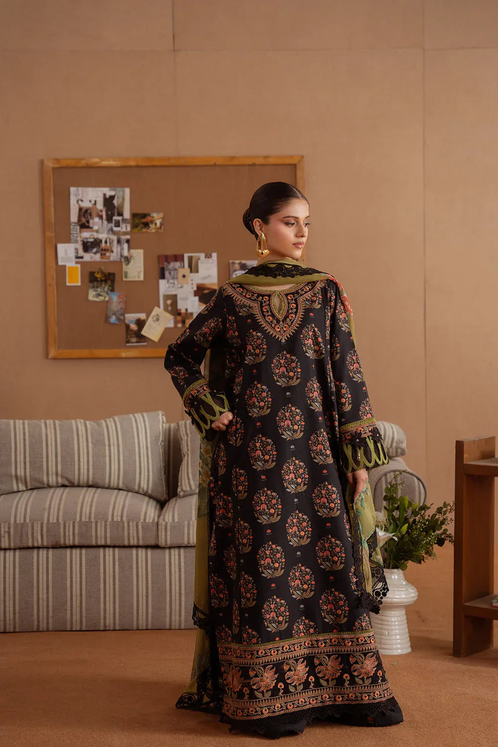 Saira Rizwan | Laanem Summer Lawn 25 | NERIDA-B-SRL25-02 - Rang-e-Khaas