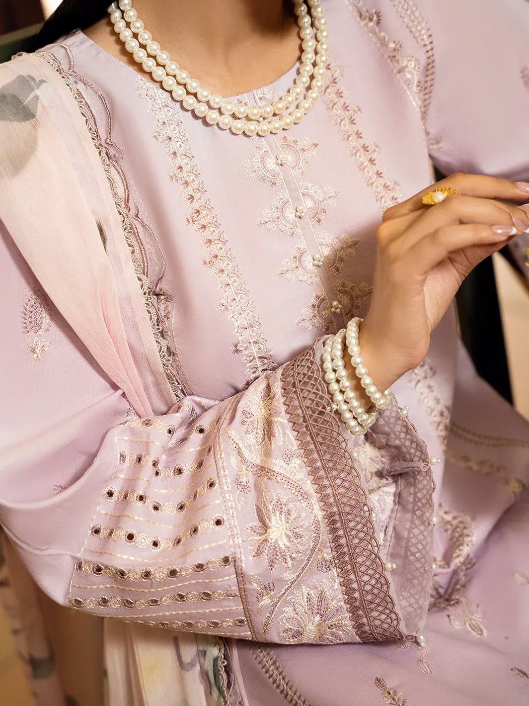 Izel | Dastak Luxury Lawn | GUL - Rang-e-Khaas