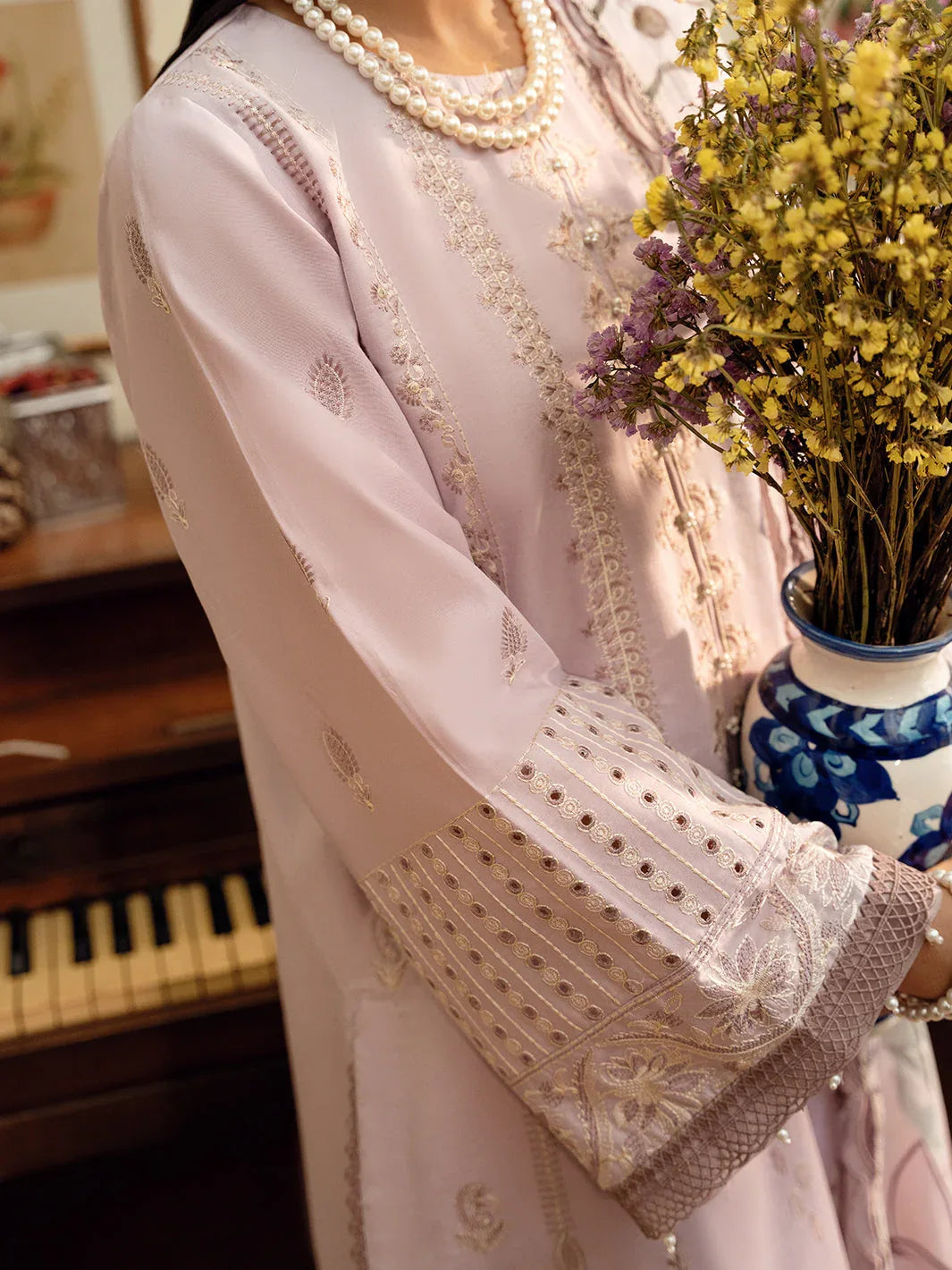 Izel | Dastak Luxury Lawn | GUL - Rang-e-Khaas