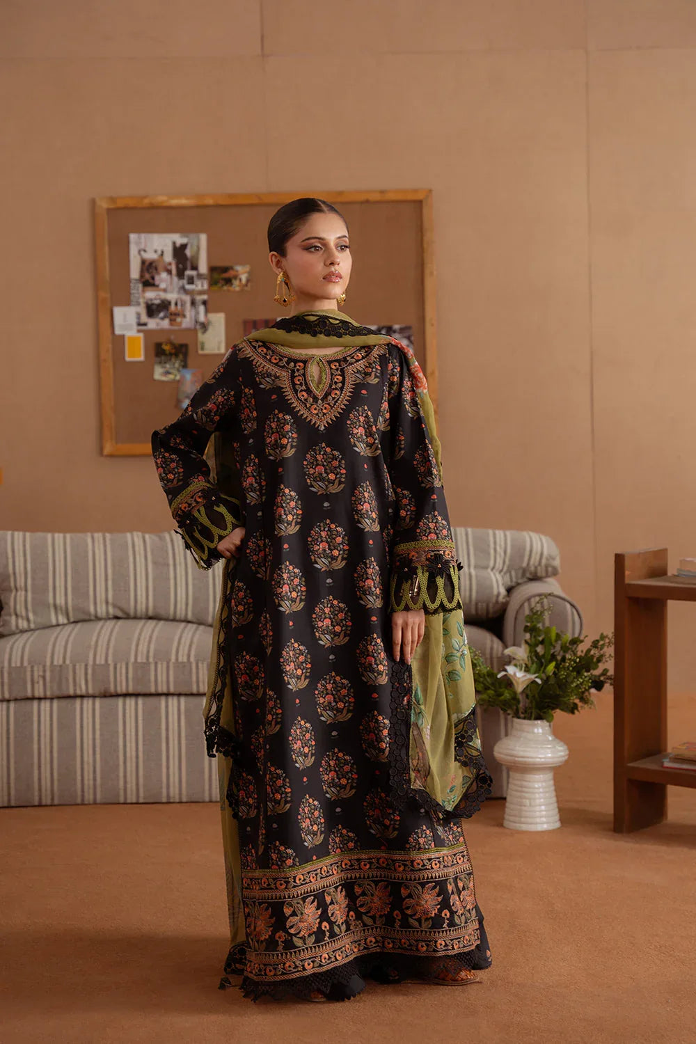 Saira Rizwan | Laanem Summer Lawn 25 | NERIDA-B-SRL25-02 - Rang-e-Khaas