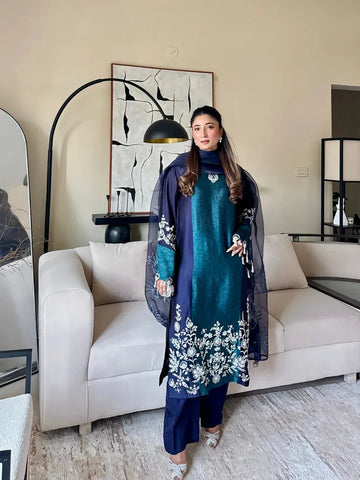 Muntaha by Shanzay Fahad | Iffat Silk Edit | Hirat - Silk